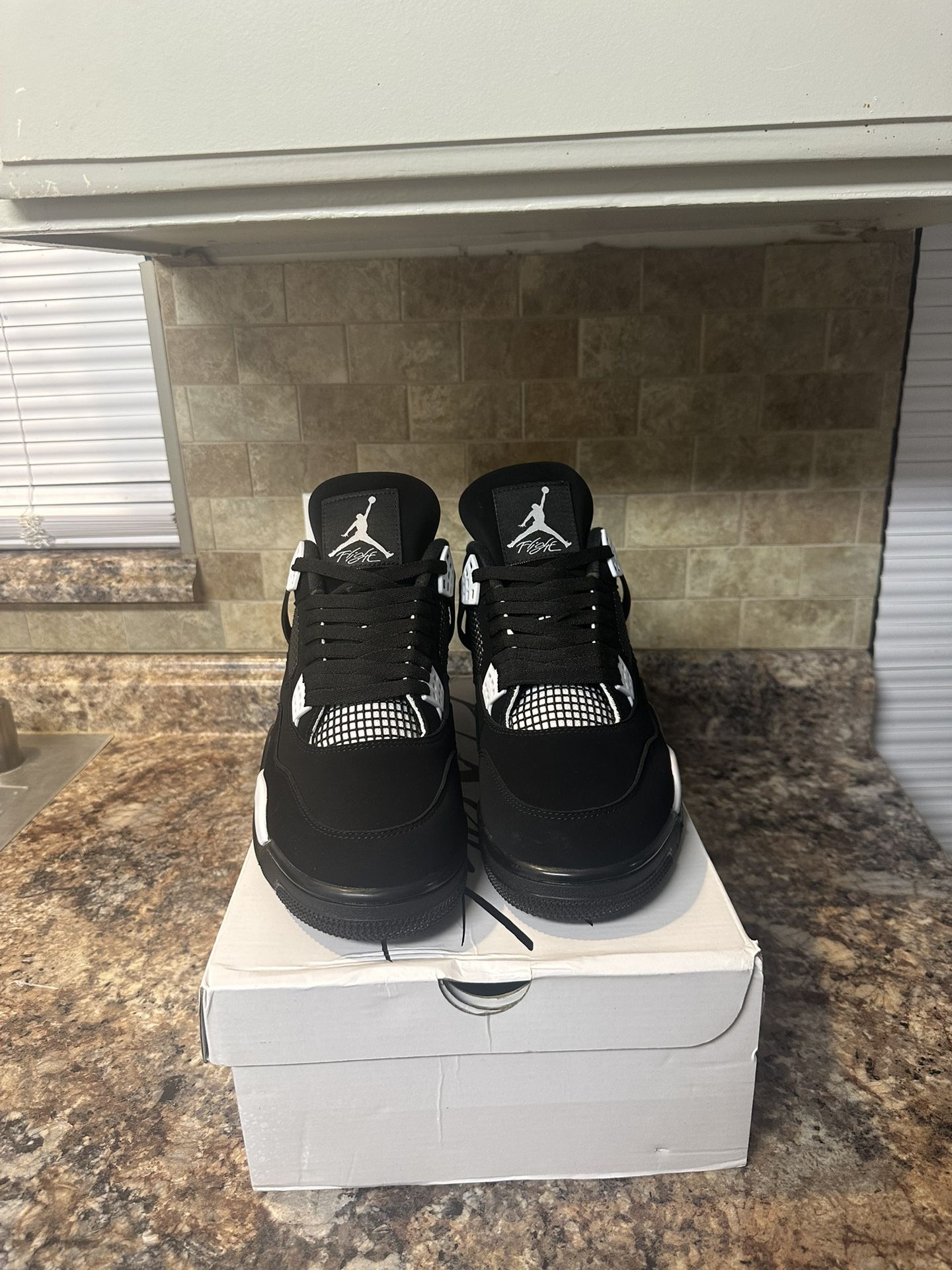 Jordan 4 Retro White Thunder