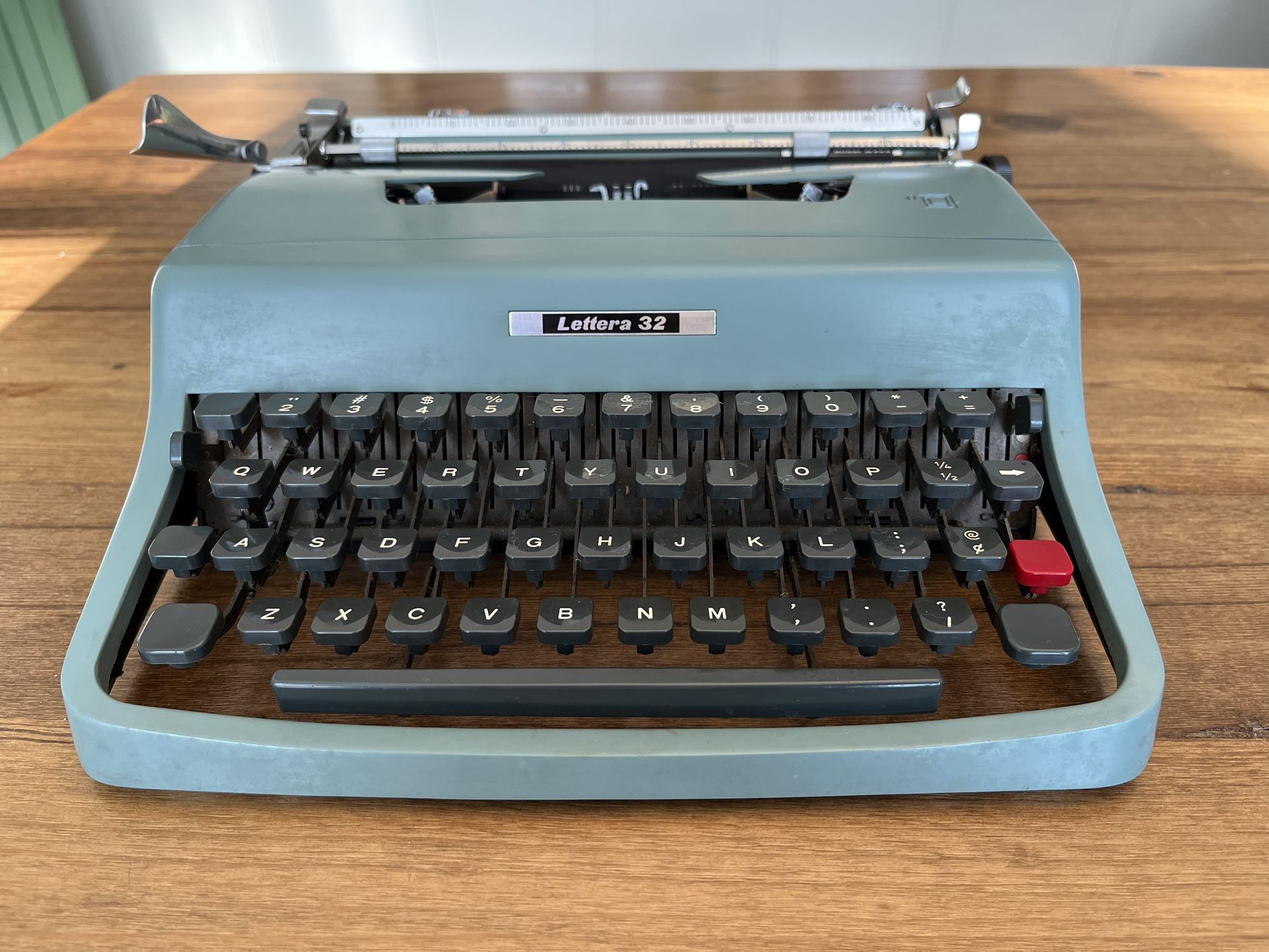 1964 Vintage Olivetti Typewriter And Case
