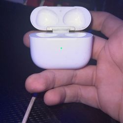 good airpods case if you put your airpods in it will charge your airpods and connect them 