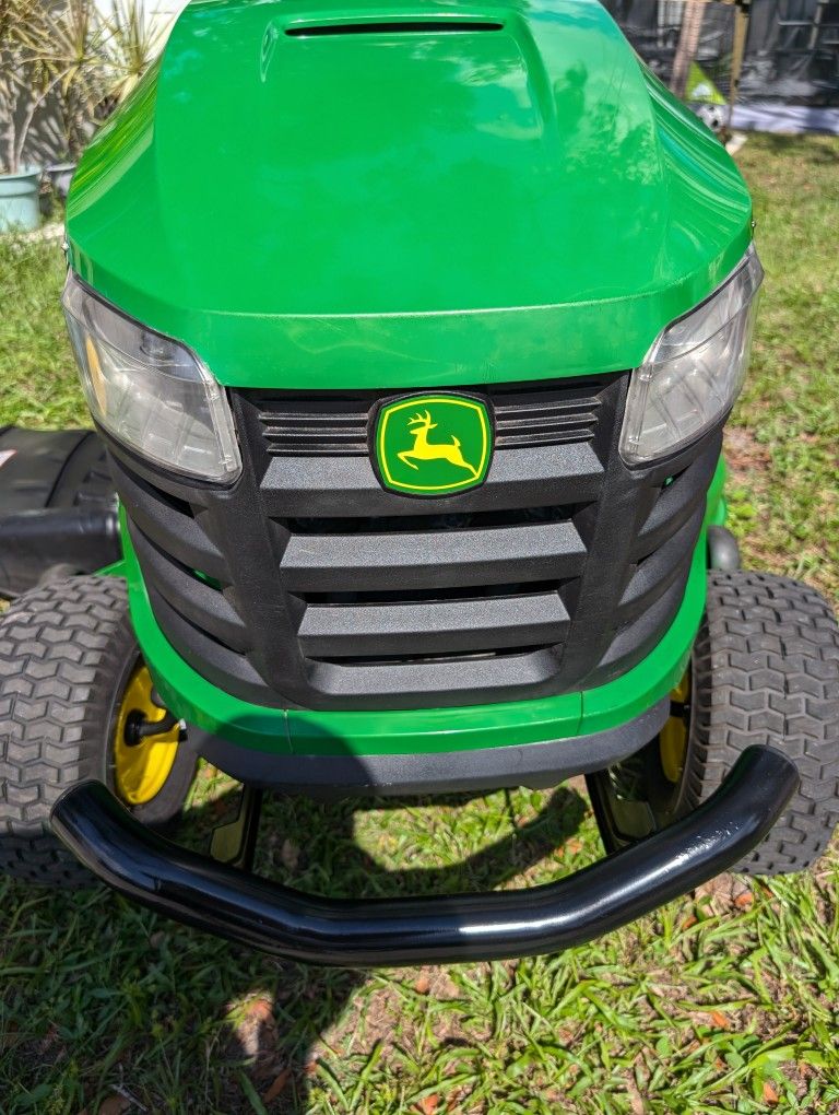 John Deere Lawn Tractor Mower S140