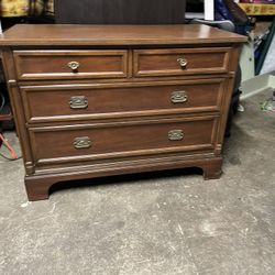 Nice Drexel Heritage Style 4-Drawer Dresser