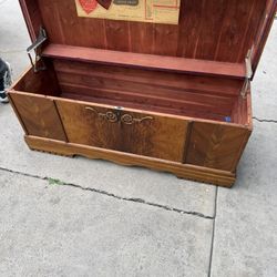Roos Cedar Wood Chest