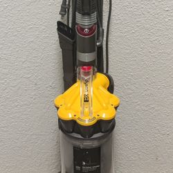 Dyson DC33 Upright Vacuum Cleaner