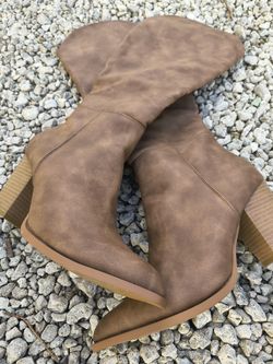 women's faux suede knee-high boots with a pointed toe and a high chunky heel.