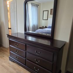 Dresser, Cherry Wood 6 Drawers 