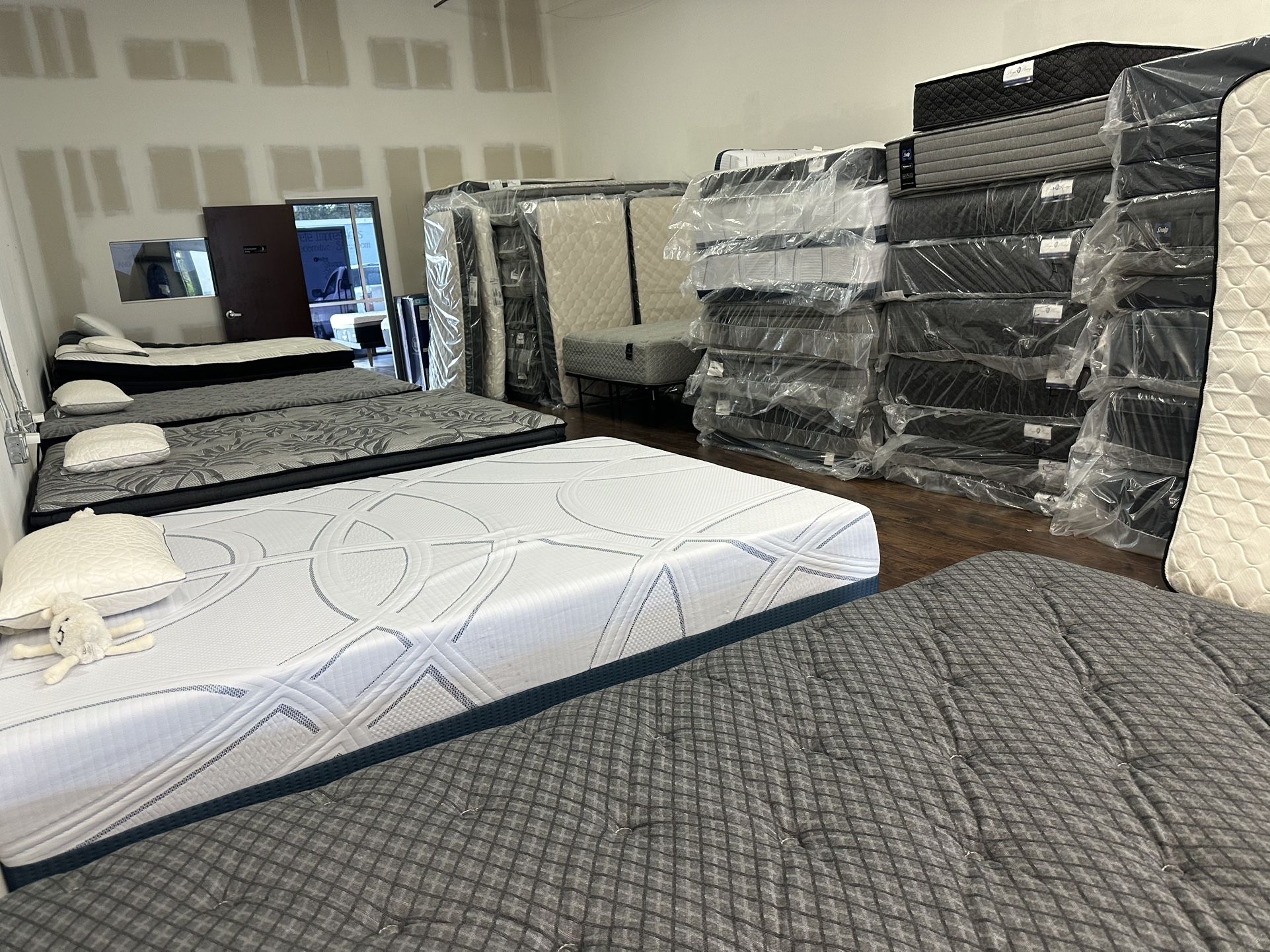 Last Chance to Grab a Mattress at 30-80% Off!