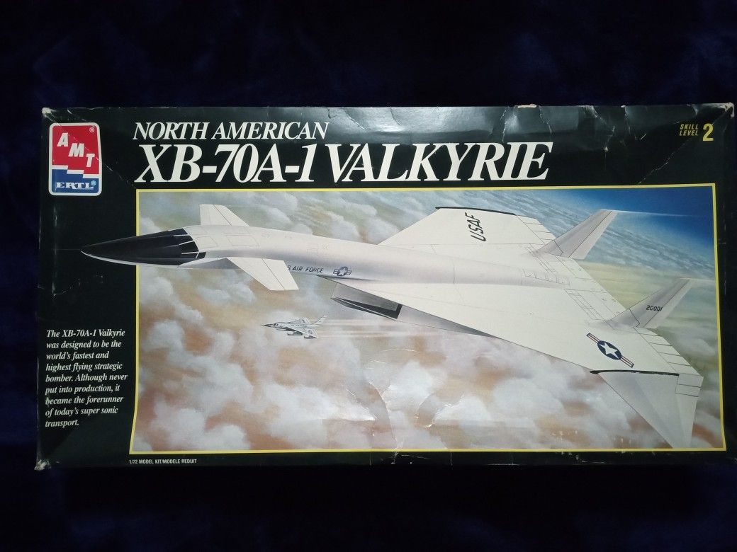 XB-70A-1 VALKYRIE 1:72 MODEL PLANE