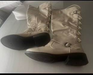 Women boots size 11
