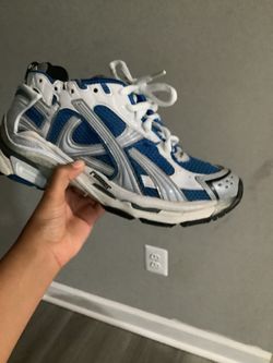 Balenciagas size39 runners s39