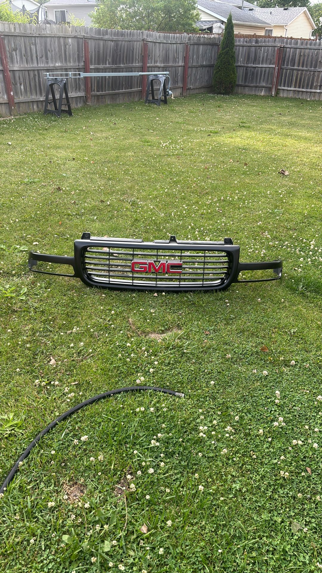 1999 GMC Sierra Grill