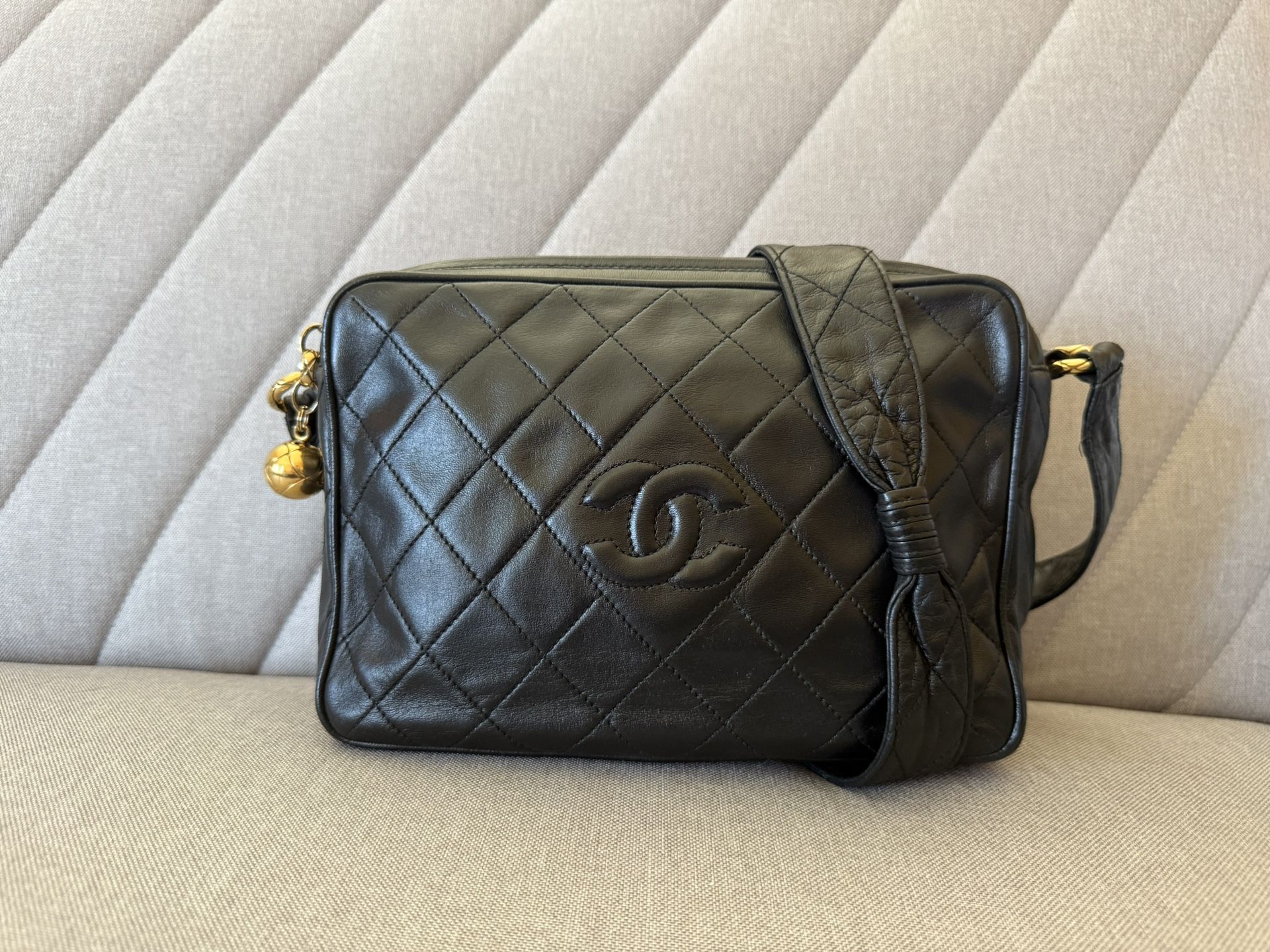 Auth CHANEL Matelasse - Black Lambskin Shoulder Bag Gold hardware
