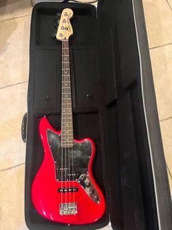 Squier Vintage Modified Jaguar Bass (Mint) w/ Roadrunner Bass Hardshell Case