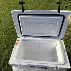 RTIC 45 QT ULTRA-TOUGH COOLER -NEW