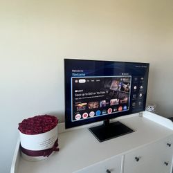 Samsung Hospitality TV With New Support And New Remote Control 