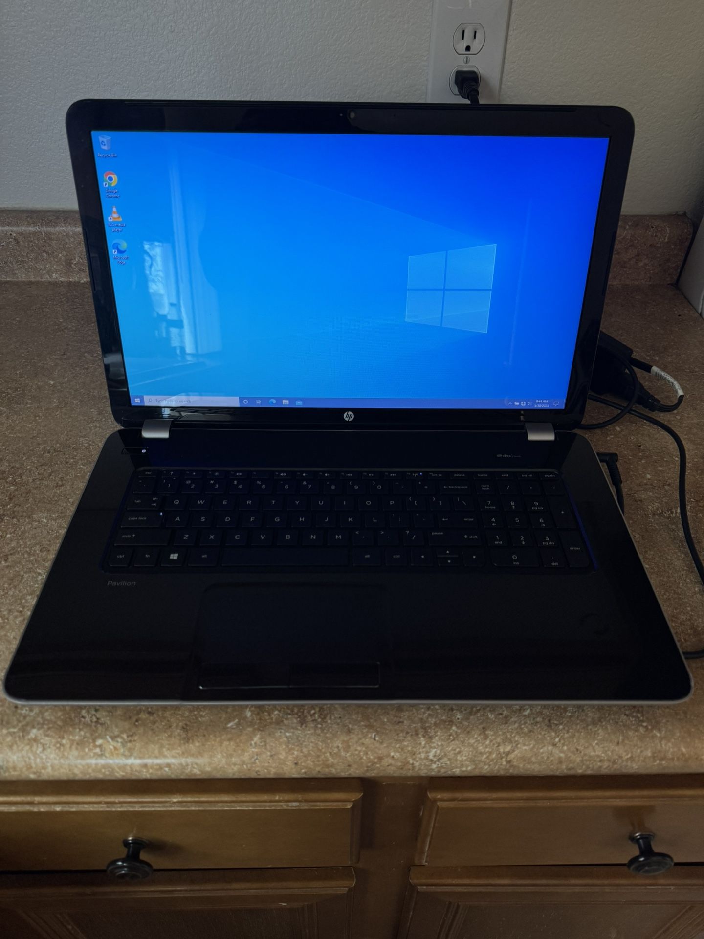 HP Pavilion 17-E113DX AMD Quad-Core A8-4500M 1.9GHz 4GB 750GB 17.3" LED Laptop