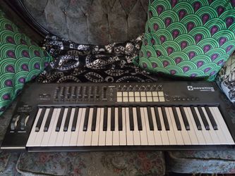 Novation Launchkey 49 Midi Controller