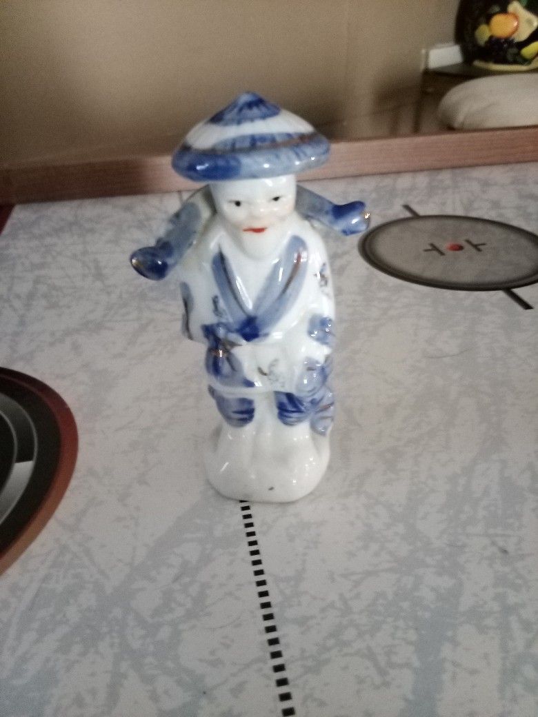 Blue And White Porcelain Vintage Chinese Man