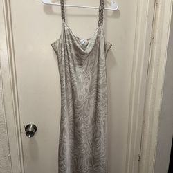 VESTIDO AND NOW THIS