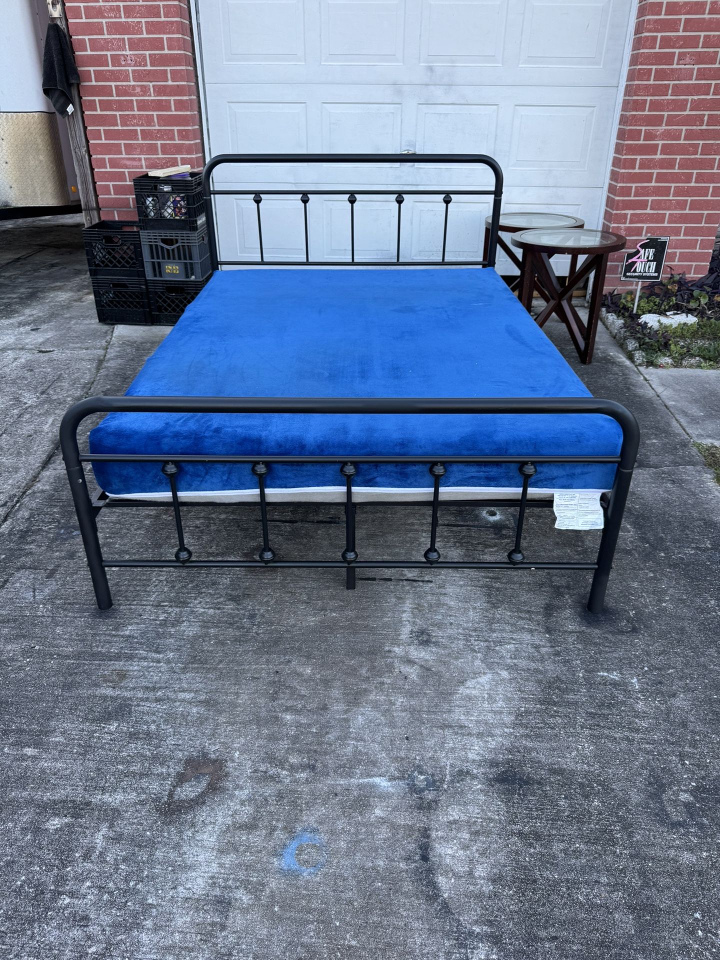 Full Size Black Steel Platform Bed w/Free 7” Mattress 