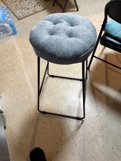 Bar stool  average size