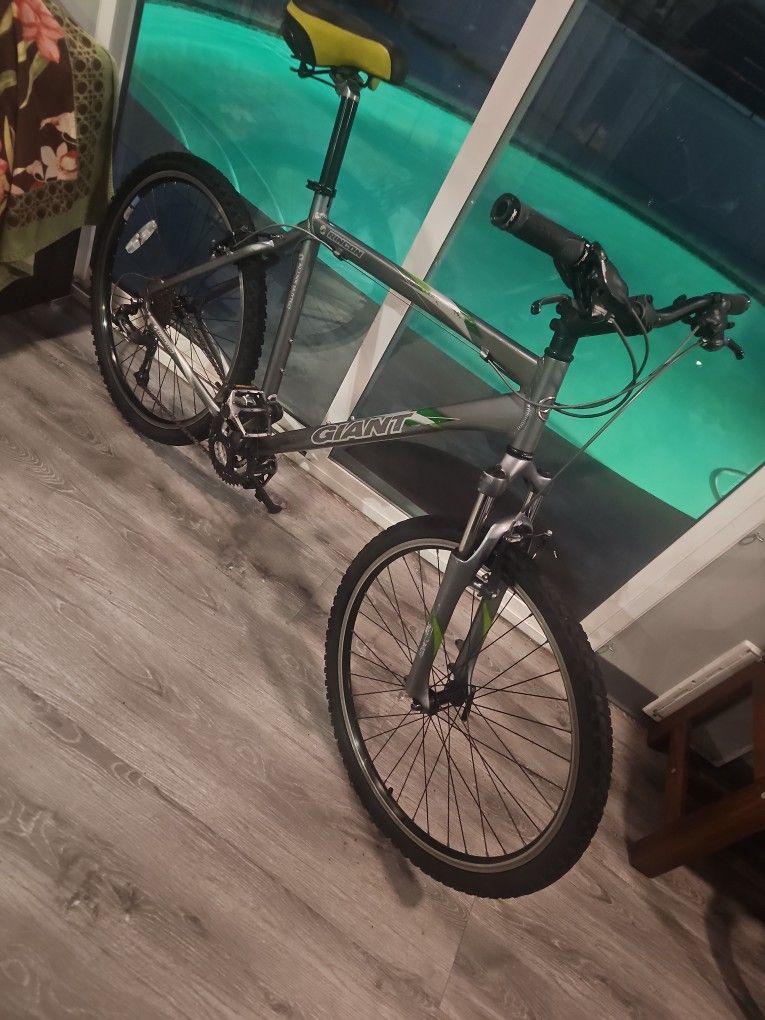Giant Rincon XL Mountain Bike 