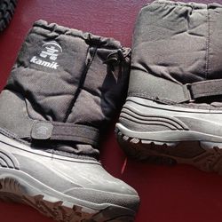 Size 5 Boys, 6 Wonen Snow Boots