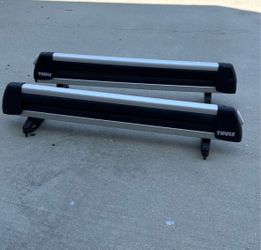 THULE RACK FITS 2 SNOWBOARDS & 2 SKIS