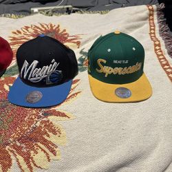 4 NBA Snapbacks
