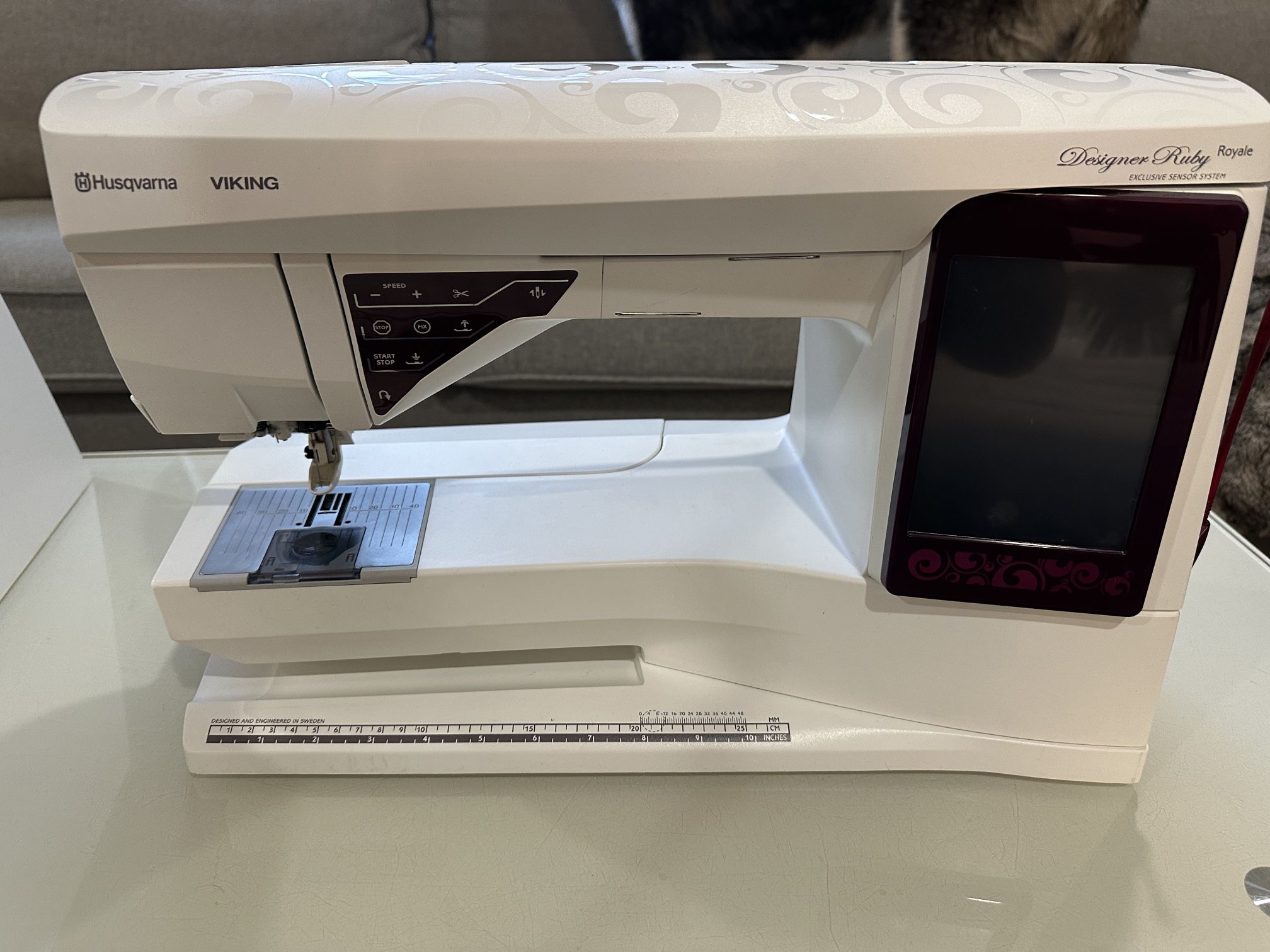 Husqvarna VIKING DESIGNER RUBY Royale Sewing and Embroidery Machine