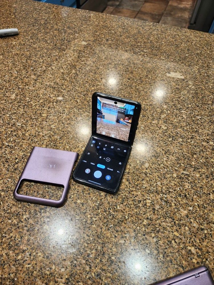 Motorola Razr 2023 Unlocked 144hz, 128gb, 8gb Ram