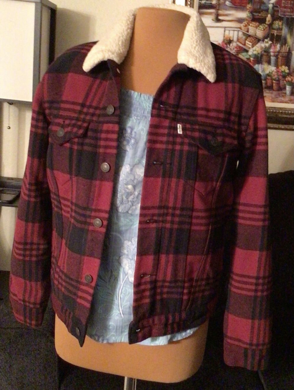 LEVIS JACKET SIZE S SHERPA INSIDE EXCELLENT CONDITION LIKE NEW