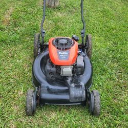 Poulan  Push Mower Lawn Mower Corta césped Máquina de Cortar Sacate BROKEN CABLES BUT STARTS