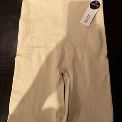 High- Waisted Shopper Short