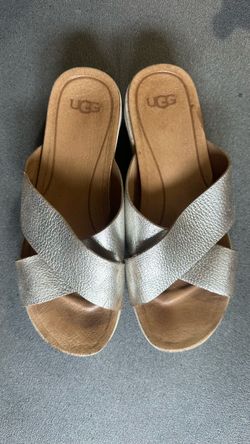 UGG Silver Crisscross Leather Slide Sandals for Women. Size 7