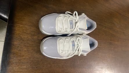 Jordan 11 retro low cement grey size 10:5