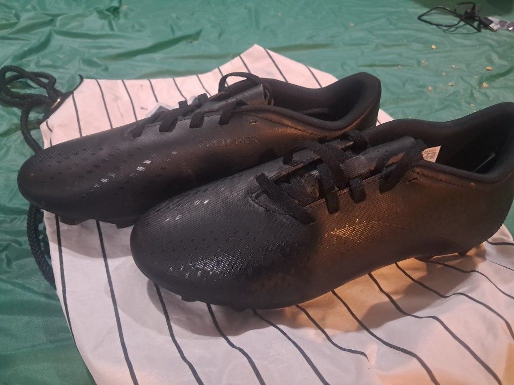 Adidas Predator Kleats Size 7.5