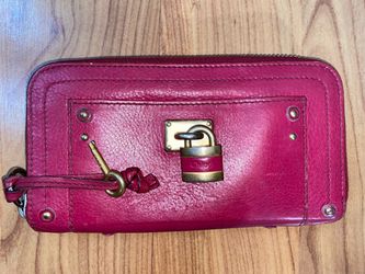 Chloé Designer Pink Pebbled Leather Zip-Around Wallet Signature Chloé Padlock Key