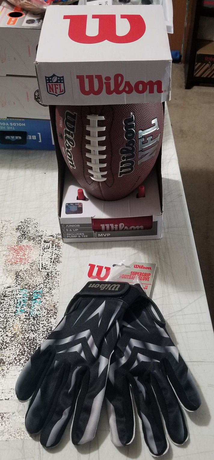 Wilson Football/ Pump/tee/gloves 
