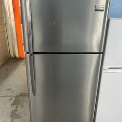 Stainless 21 Cubic Foot Refrigerator With Ice Maker 