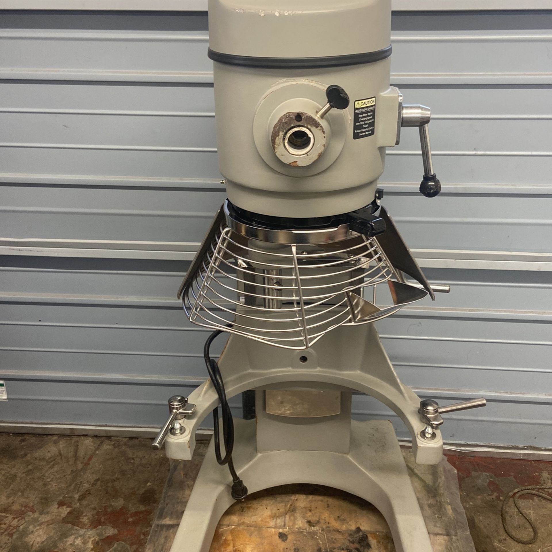 GLOBE SP30 COMMERCIAL FLOOR MIXER for Sale in Seattle, WA OfferUp