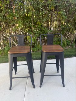 $100 Set of 4- 26 Inch Barstools- 360° Swivel with Back