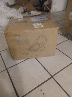 Canister vacuum cleaner
