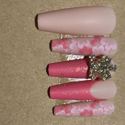 Custom Nails 
