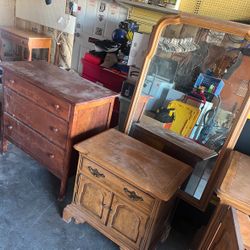 Dresser With Mirror 