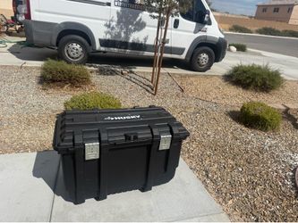 Husky heavy duty tool box