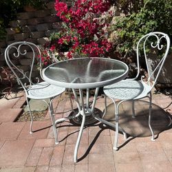 Super Cute Bistro Set! Wrought Iron.    Vintage.  Patio Furniture 
