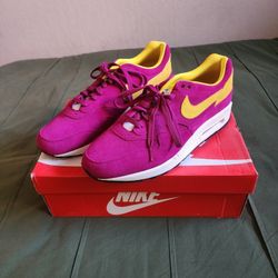 Nike Air Max 1 "Dynamic Berry"