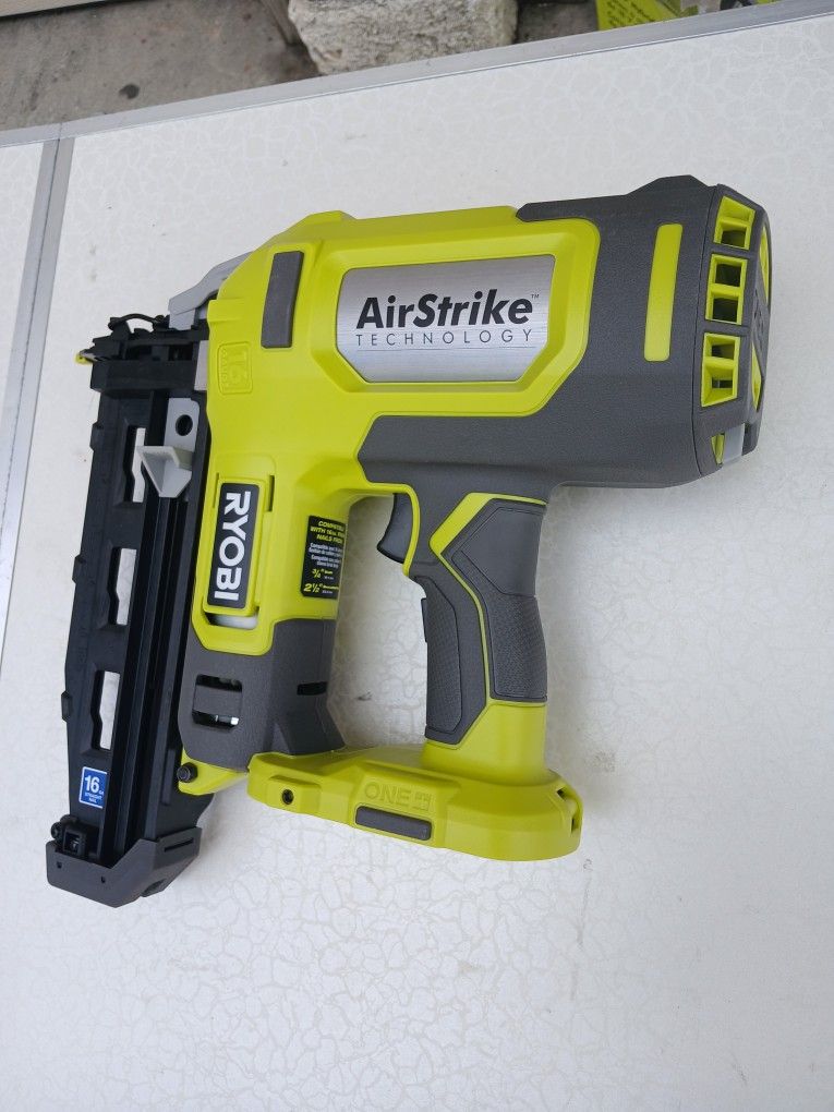 Clabadora Ryobi 18v Para Clavos Saiz 16 Solo Herramienta