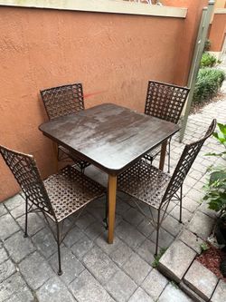 Dining foldable table with a four chairs and cushions