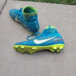 Soccer Cleats Size 5
